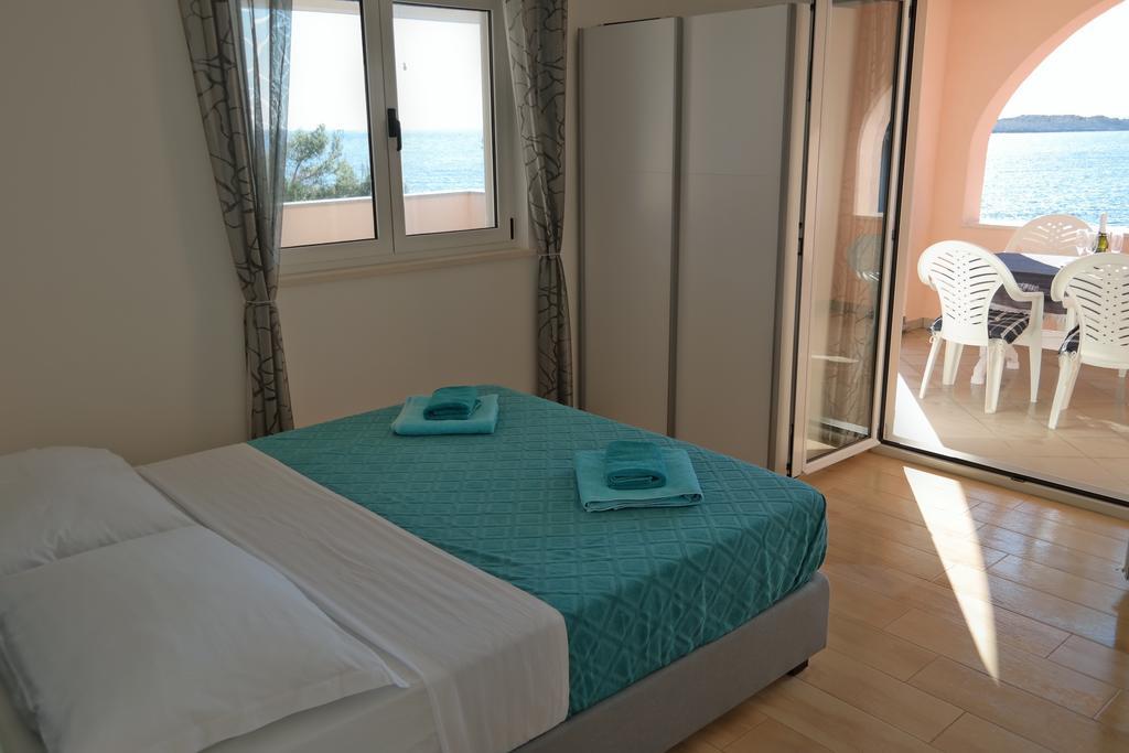 Direkt Am Meer-Apartments Puntaplanka Rogoznica  Eksteriør bilde