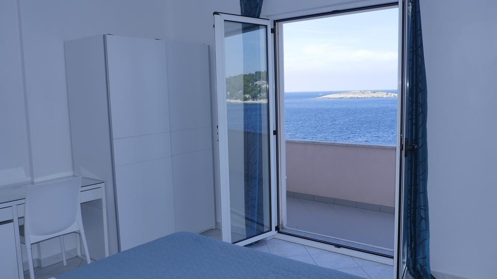 Direkt Am Meer-Apartments Puntaplanka Rogoznica  Eksteriør bilde